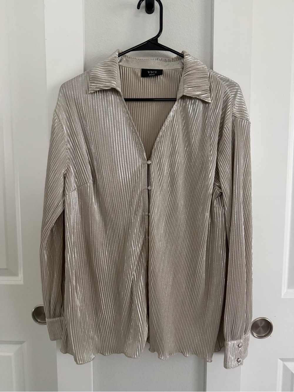 VICI Metallic Pleated Shirt Jacket in Champagne Taupe